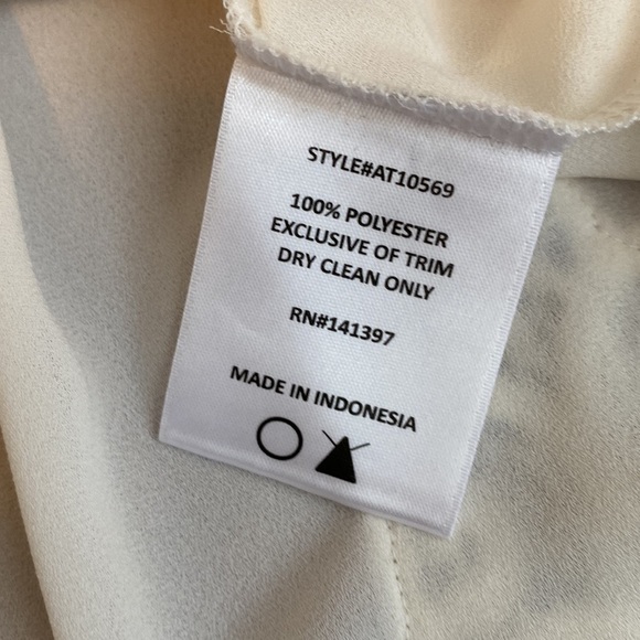 Astr The Label Crochet Hem Top Cream - Picture 8 of 8